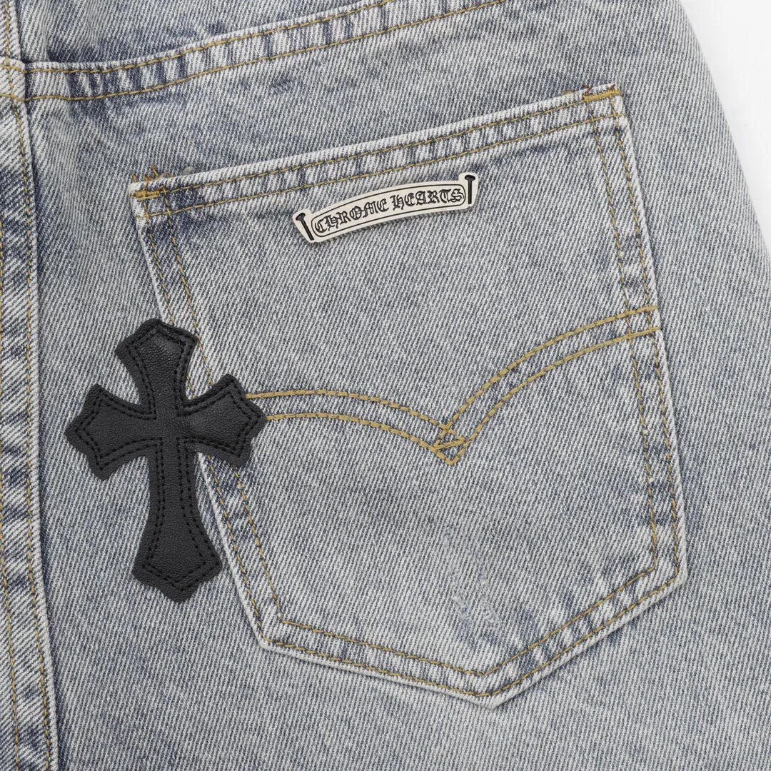 P210 Top version (Golden Black Label) Top version Chrome Hearts jeans with leather blue denim. As we all know, chromehearts jeans use vintage Levis jeans as the base for creation. They usually add their own unique silver buckles and silver ornaments, plus leather embellishments. This is what doubles the value of these vintage jeans, because the base is Vintage jeans, the jeans themselves have been very soft and comfortable after years of baptism, which can be distinguished from ordinary jeans. Regarding the size, you should also refer to the pants data. Style number: 1252# Color: Jindian black label Size: 28 30 32 34 28 Waist 86 Hips 100 Pants length 102 30 Waist 90 Hips 104 Pants length 104 32 Waist 94 Hips 108, pants length 106 34, waist 98, hips 112, pants length 110